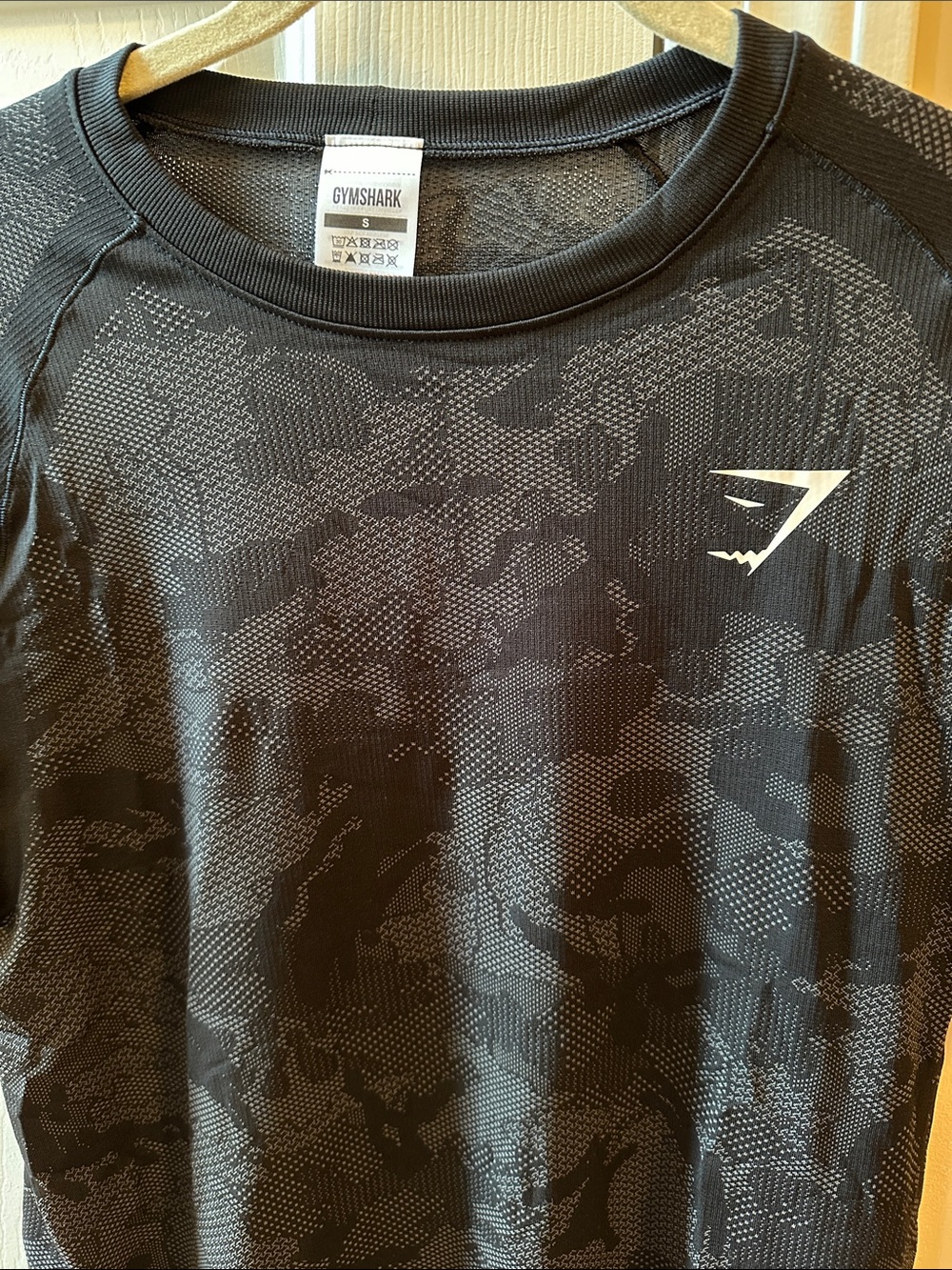 Gymshark New Mens size small Black Tonal Camo Short Sleeve performance Tee